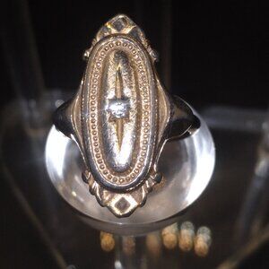 Vintage Avon Kensington Signet Victorian Revival Ring 1976 Goldtone